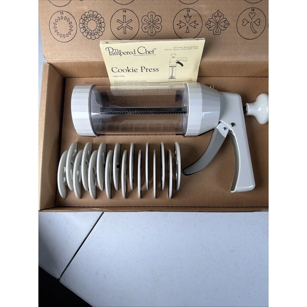 Pampered Chef Cookie Press 1525 with 16 Discs Original Box Complete